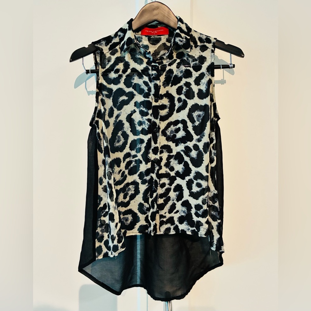 AKIRA 🐆 Small Leopard Print Chiffon Top - Summer Must-Have! ✨ Like New